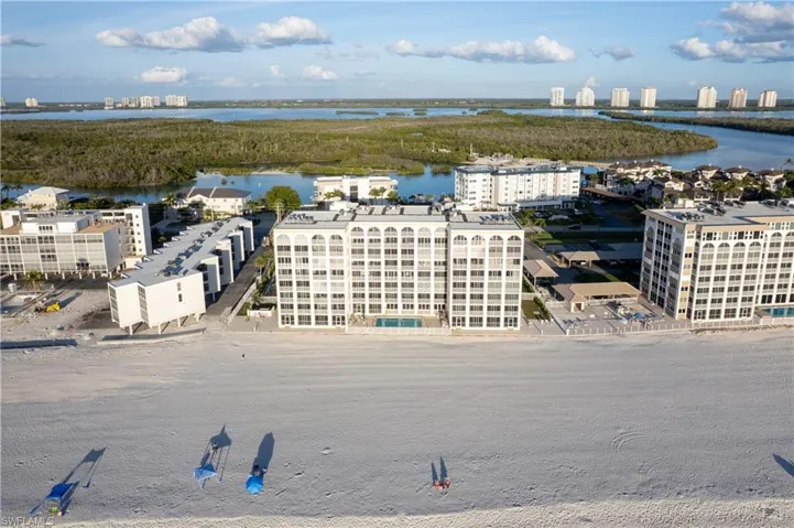 Located mid-way on Little Hickory Island.