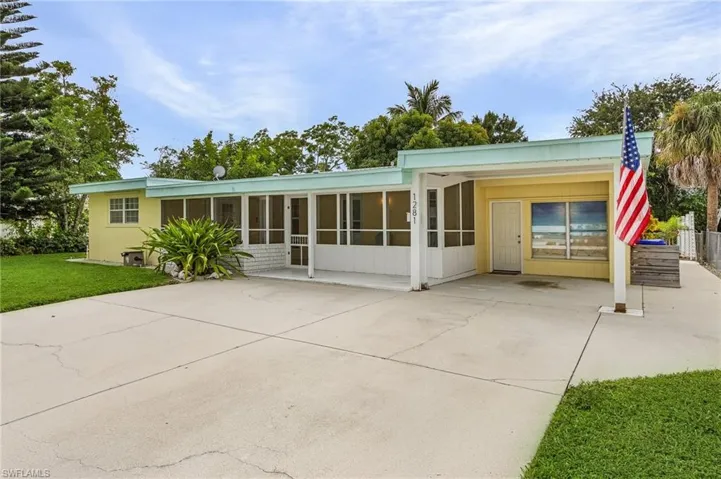 1281 10th St N, Naples, Florida 34102