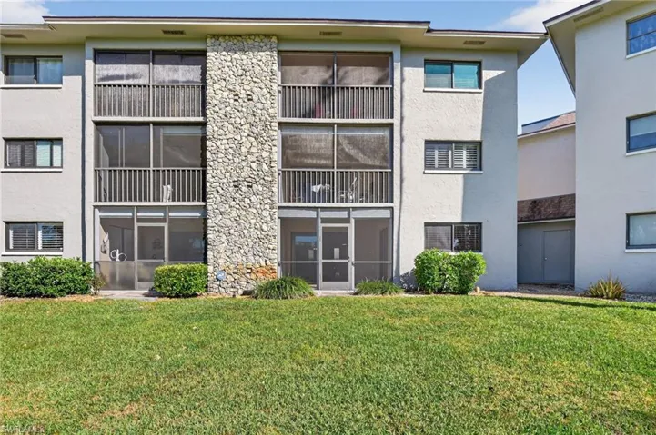 View of apartment building / complex