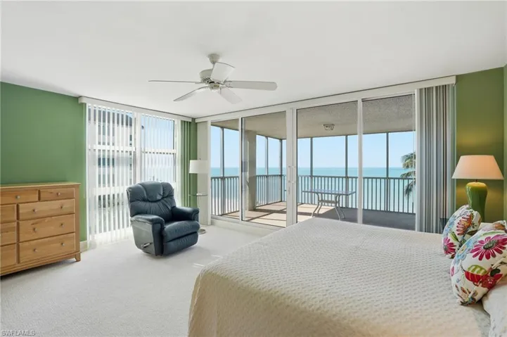 10691  Gulf Shore  DR, Naples, FL 34108