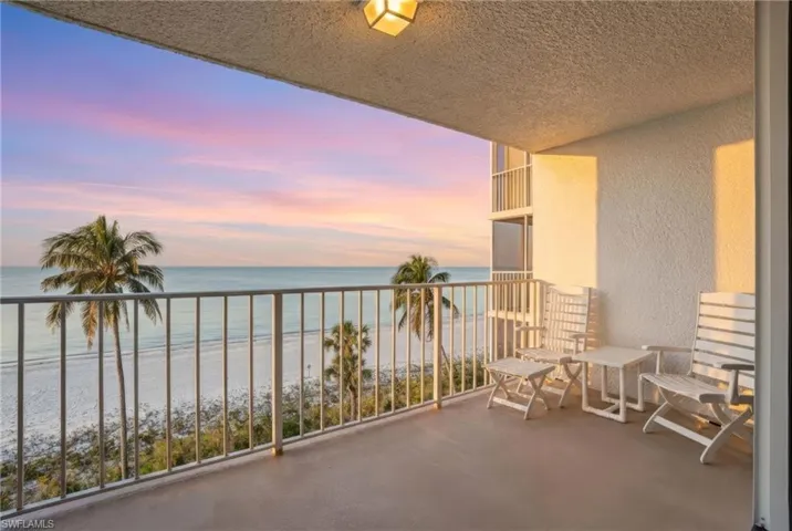 10691  Gulf Shore  DR, Naples, FL 34108