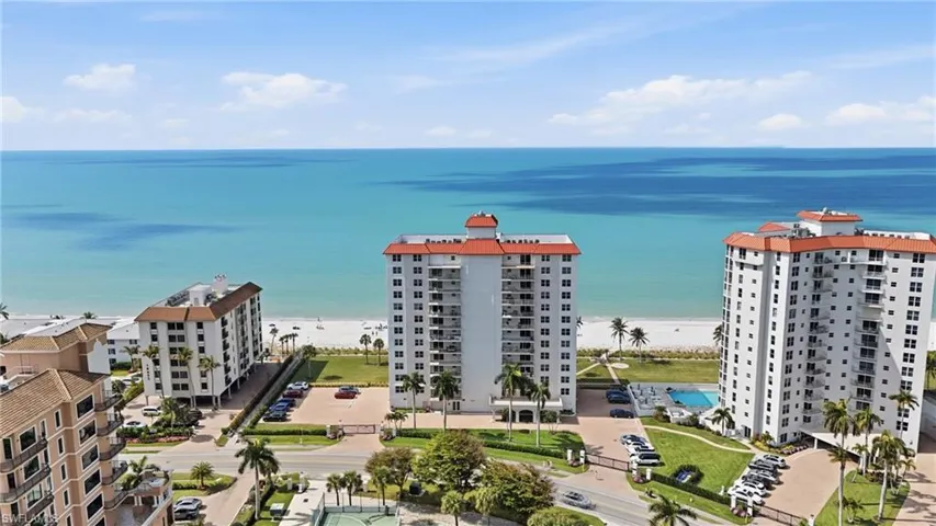 10691  Gulf Shore  DR, Naples, FL 34108