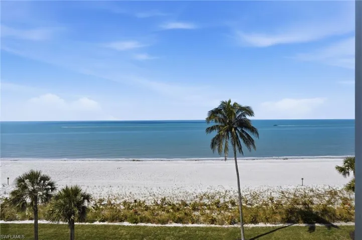 10691  Gulf Shore  DR, Naples, FL 34108