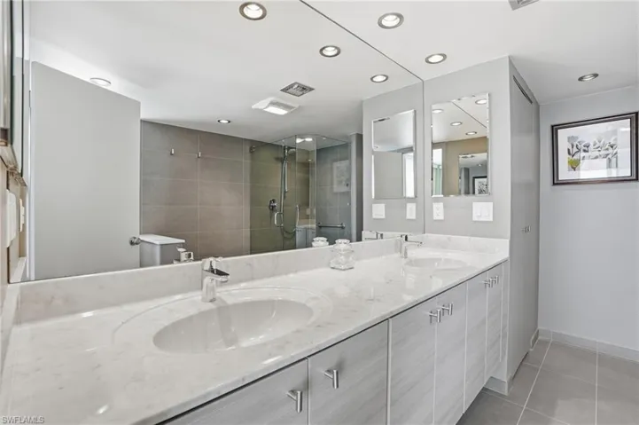 10691  Gulf Shore  DR, Naples, FL 34108
