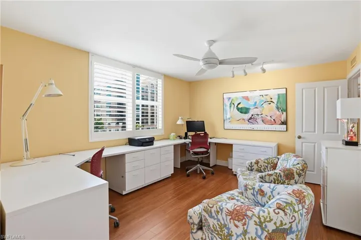 10691  Gulf Shore  DR, Naples, FL 34108
