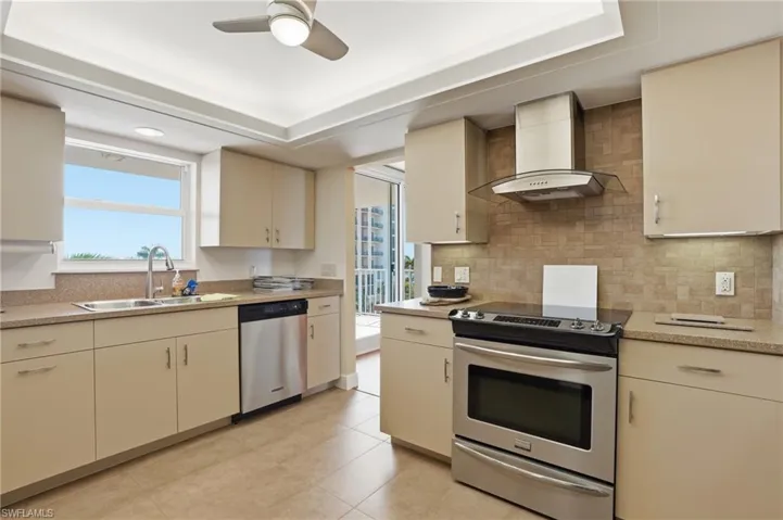 10691  Gulf Shore  DR, Naples, FL 34108