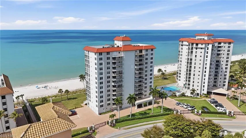 10691  Gulf Shore  DR, Naples, FL 34108