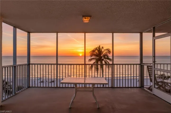 10691  Gulf Shore  DR, Naples, FL 34108