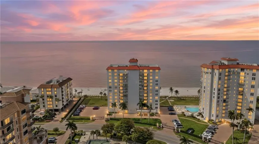 10691  Gulf Shore  DR, Naples, FL 34108