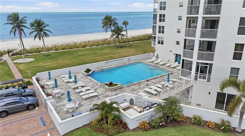 10691  Gulf Shore  DR, Naples, FL 34108