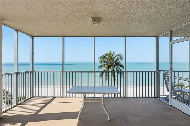 10691  Gulf Shore  DR, Naples, FL 34108
