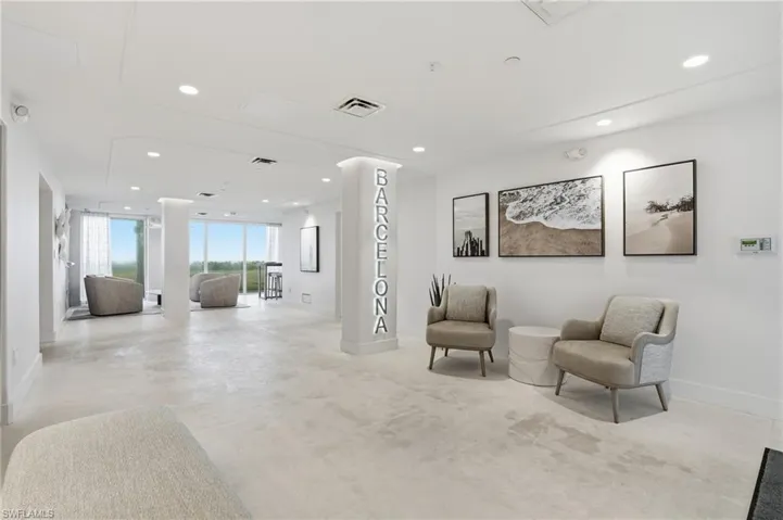 10691  Gulf Shore  DR, Naples, FL 34108