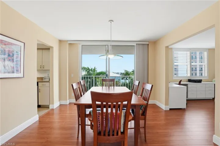 10691  Gulf Shore  DR, Naples, FL 34108