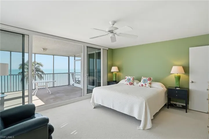 10691  Gulf Shore  DR, Naples, FL 34108
