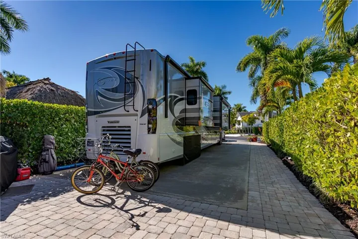 13466 Ladyfish Ln, Naples, Florida 34114