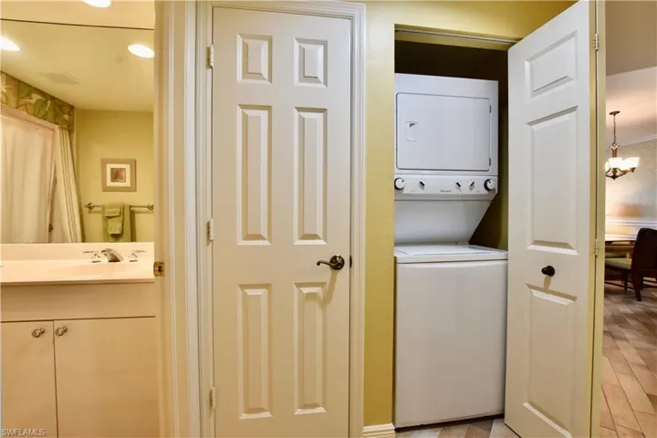 430 Cove Tower Dr 302, Naples, Florida 34110