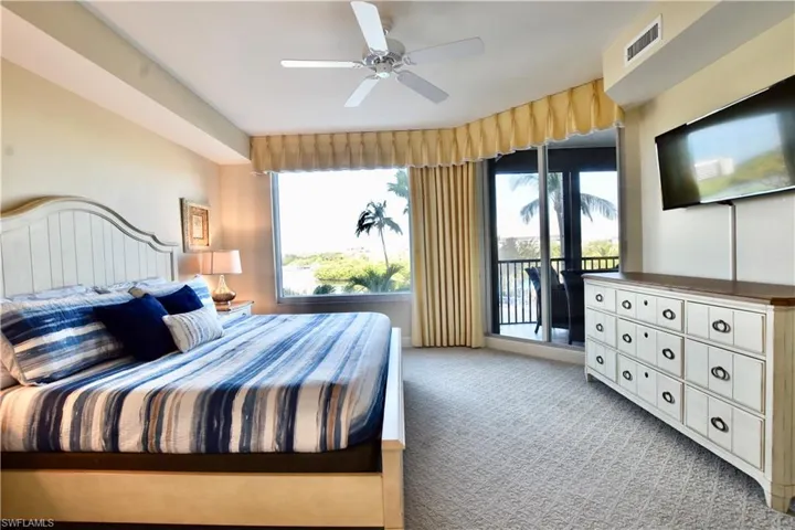 430 Cove Tower Dr 302, Naples, Florida 34110