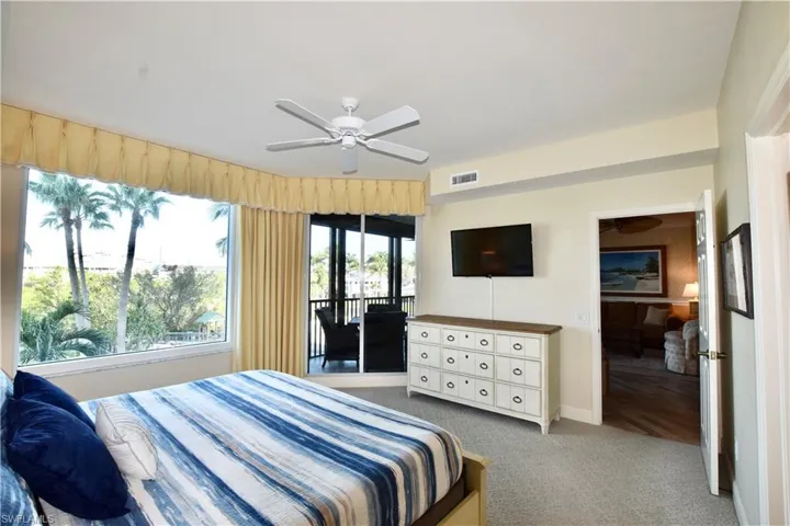 430 Cove Tower Dr 302, Naples, Florida 34110