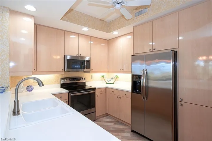 430 Cove Tower Dr 302, Naples, Florida 34110