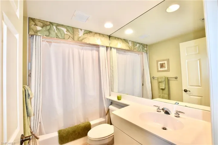 430 Cove Tower Dr 302, Naples, Florida 34110