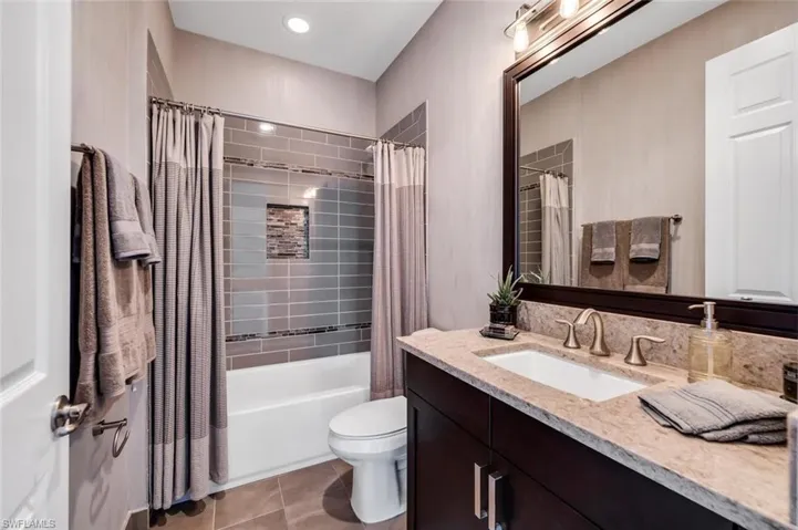 13539 Mandarin Cir, Naples, Florida 34109