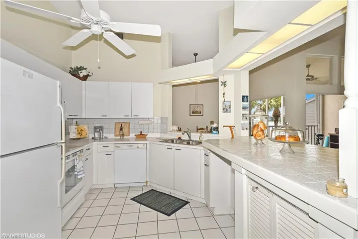 2711  Citrus Lake  DR, Naples, FL 34109
