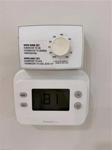 Digital thermostat with integrated humidistat