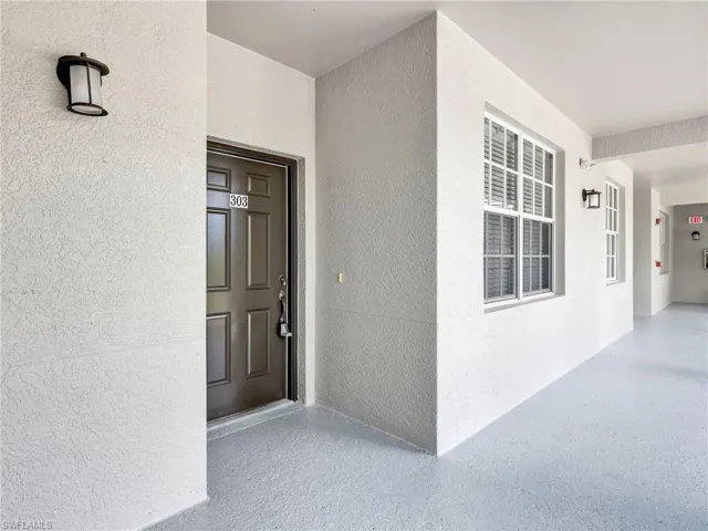 1882  Tarpon Bay S DR, Naples, FL 34119