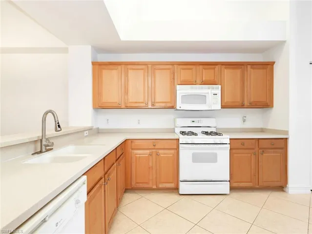 1882  Tarpon Bay S DR, Naples, FL 34119