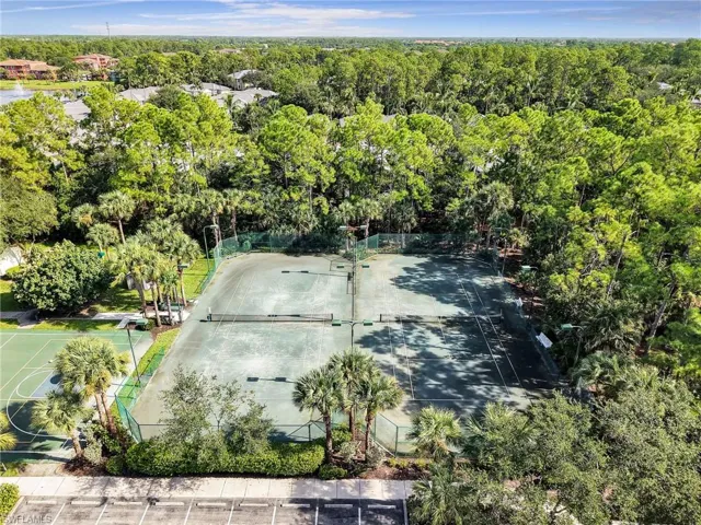1882  Tarpon Bay S DR, Naples, FL 34119