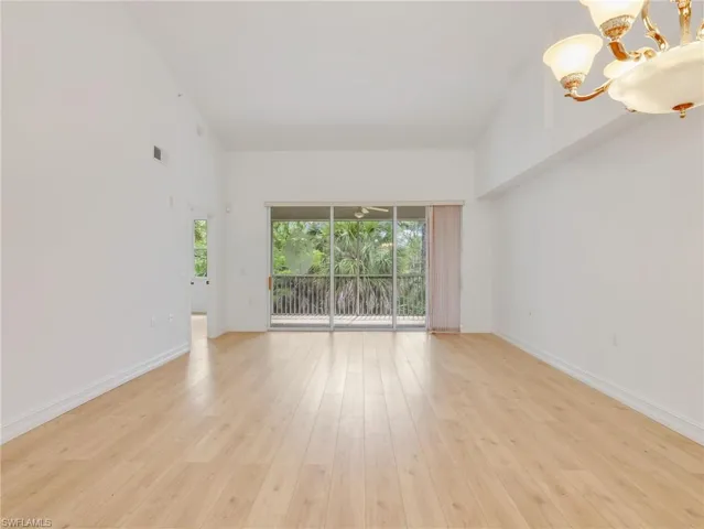 1882  Tarpon Bay S DR, Naples, FL 34119