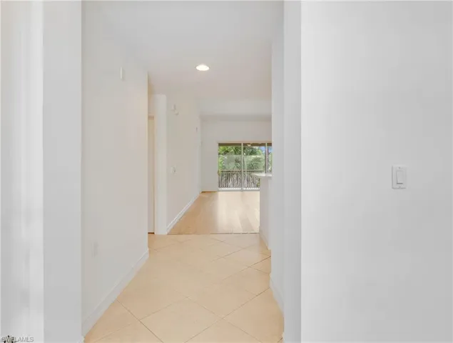 1882  Tarpon Bay S DR, Naples, FL 34119