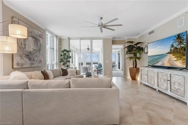 From the main living area, enjoy awe-inspiring sunsets and panoramic river views, with glimpses of boat traffic, abundant wildlife, and the scenic Eagle Perch Island.