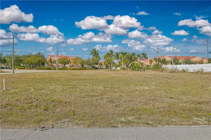 1724 Kismet Pkwy E, Cape Coral, Florida 33909