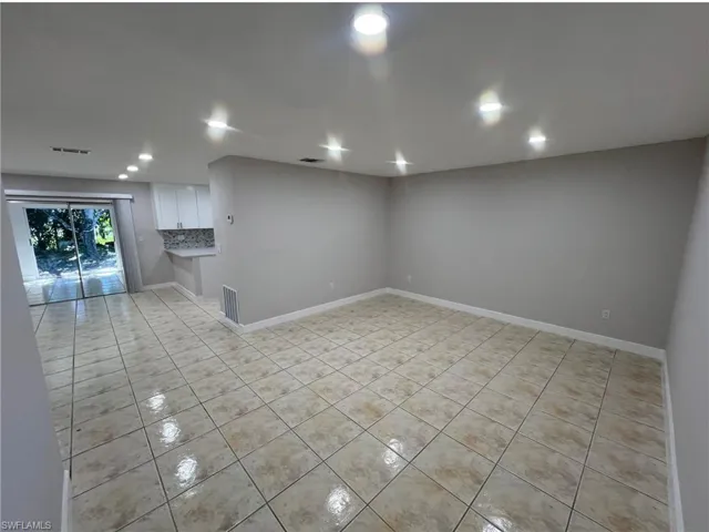 Unfurnished room with light tile patterned floors and recessed lighting