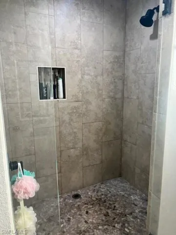 Bathroom featuring tiled shower