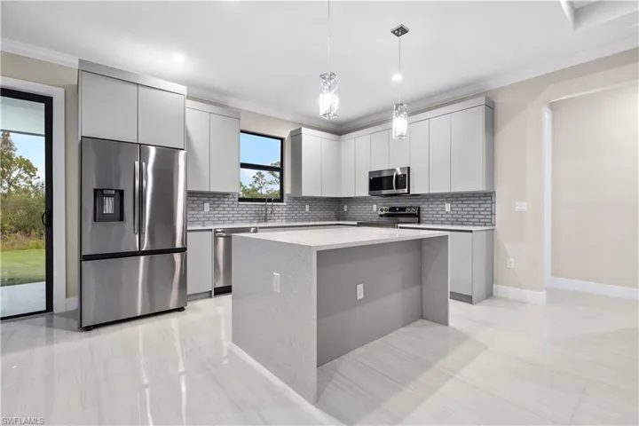 4099  6th SE AVE, Naples, FL 34117