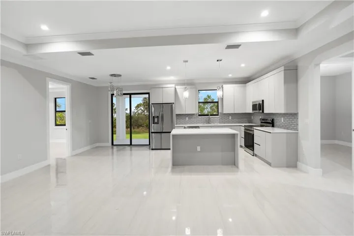 4099  6th SE AVE, Naples, FL 34117