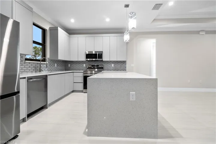 4099  6th SE AVE, Naples, FL 34117