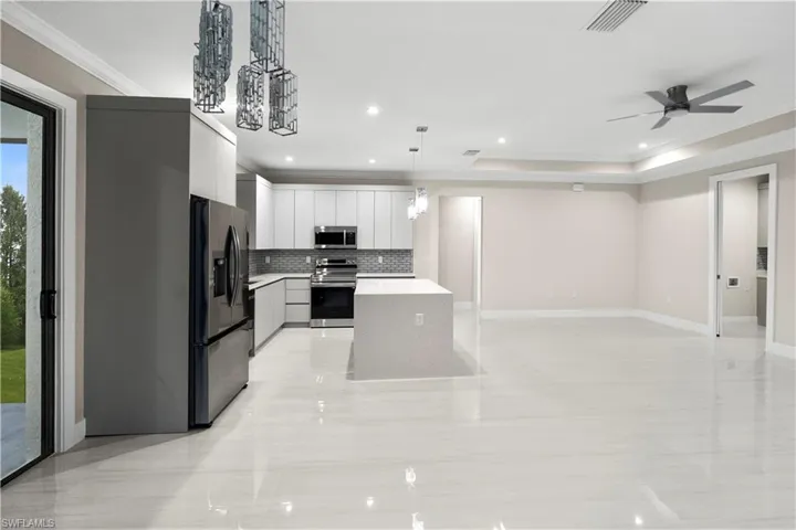 4099  6th SE AVE, Naples, FL 34117