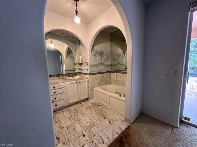 286  15th NW ST, Naples, FL 34120