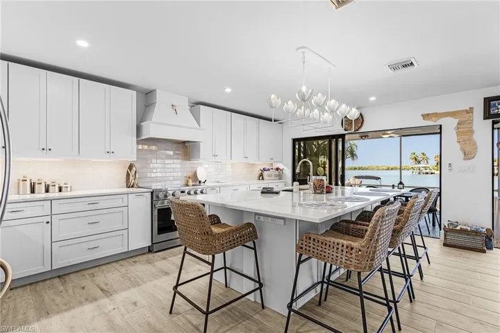 KITCHEN BAR AREA