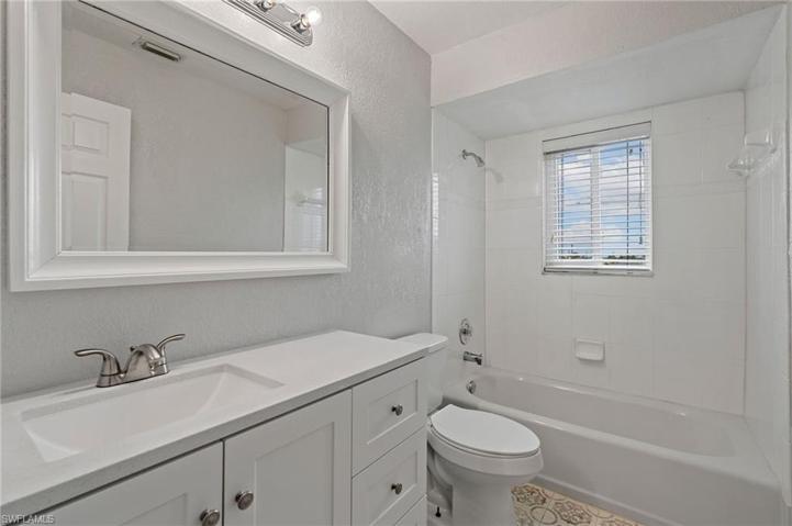 guest bathroom (upstairs)
