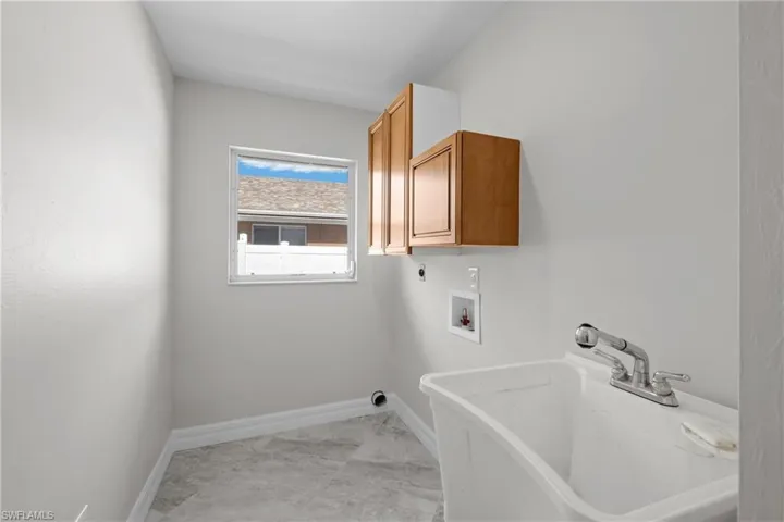 2218 SW 50th ST, CAPE CORAL FL 33914