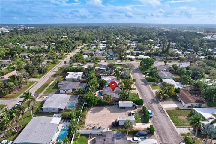 2123  Holiday  LN, NAPLES, FL 34104