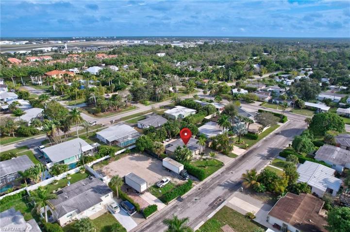 2123  Holiday  LN, NAPLES, FL 34104
