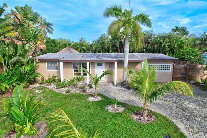 2123  Holiday  LN, NAPLES, FL 34104