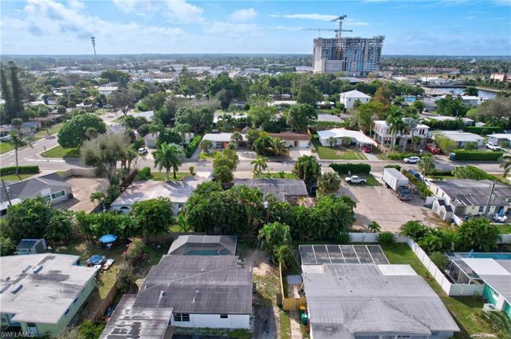 2123  Holiday  LN, NAPLES, FL 34104