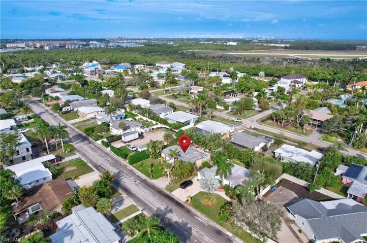 2123  Holiday  LN, NAPLES, FL 34104