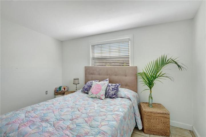 2123  Holiday  LN, NAPLES, FL 34104